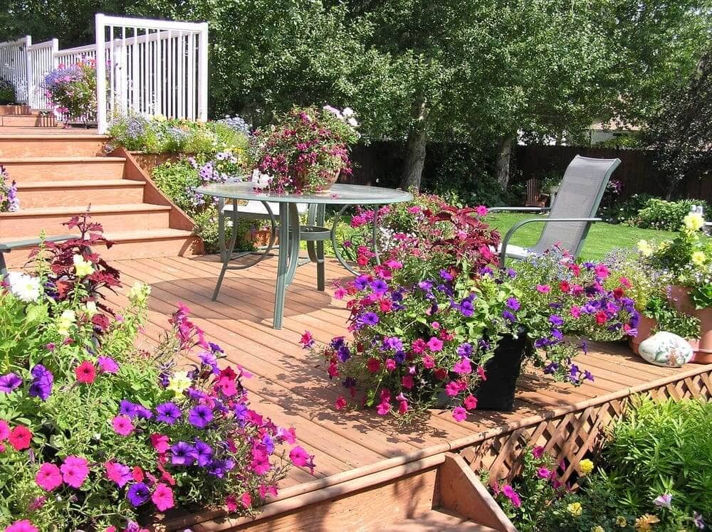Composite Decking Enhances the Look of Your Garden